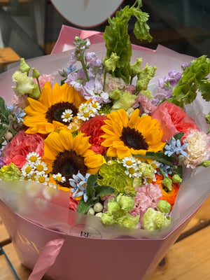 Celebrate August Birthdays with Beautiful Flowers 🎉