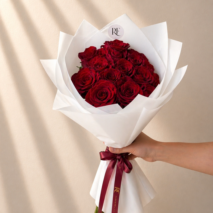 12 Red roses (small)