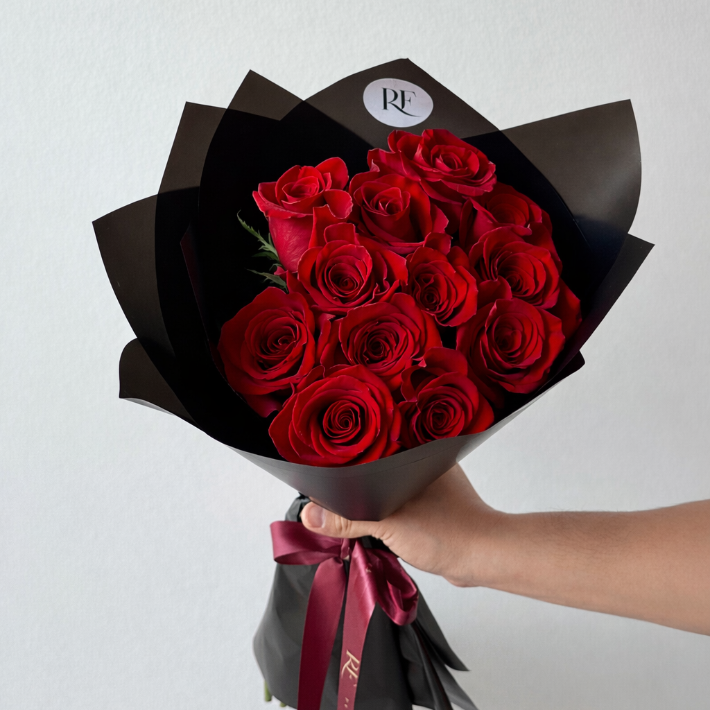 12 Red roses (small)