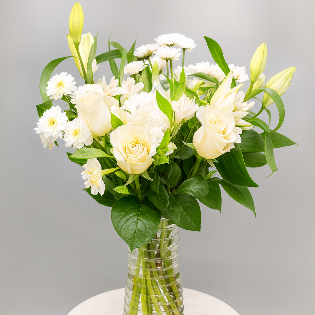 Symapthy flowers - arrangement in a vase in Chicago