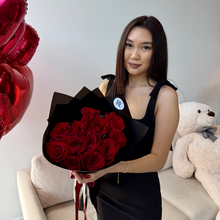 12 Red roses (small)